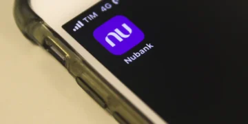 Nubank apresenta solução inovadora para brasileiros com CPF negativado. Imagem: Agência Brasil