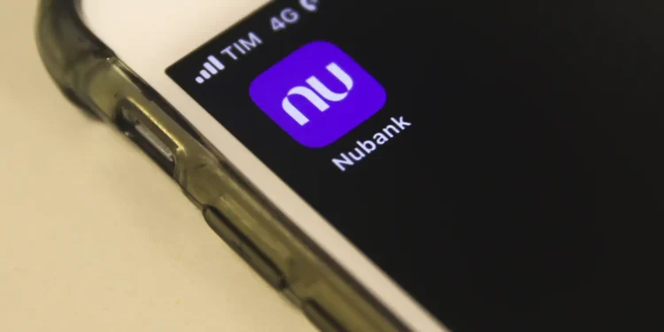 Nubank apresenta solução inovadora para brasileiros com CPF negativado. Imagem: Agência Brasil