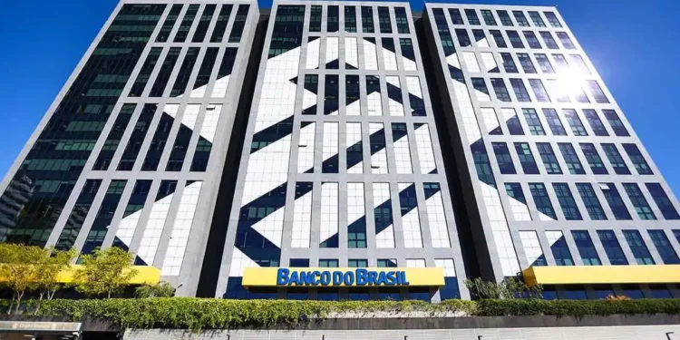 Prédio do Banco do Brasil com céu azul ao fundo.