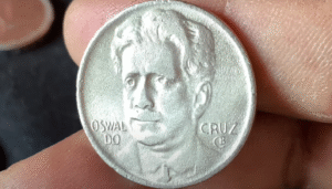 Moeda antiga de Oswaldo Cruz com erro de cunhagem