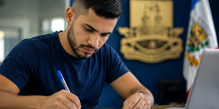 Último dia para se inscrever nos concursos da Prefeitura de Ji-Paraná com 1.267 vagas e salário de até R$ 10.170