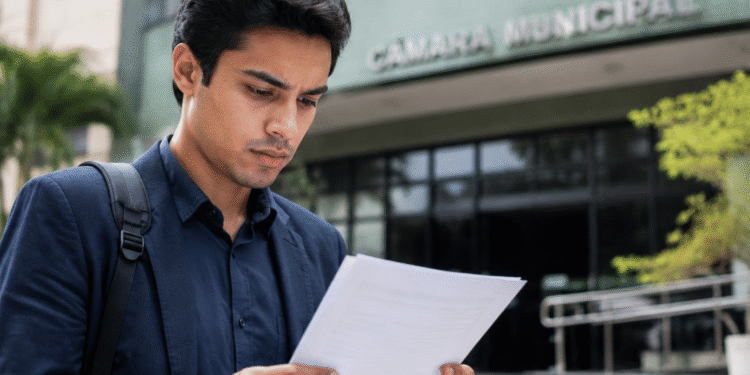 Concurso Câmara Municipal de Passos (MG) com 16 vagas e salários de até R$ 5.485,48